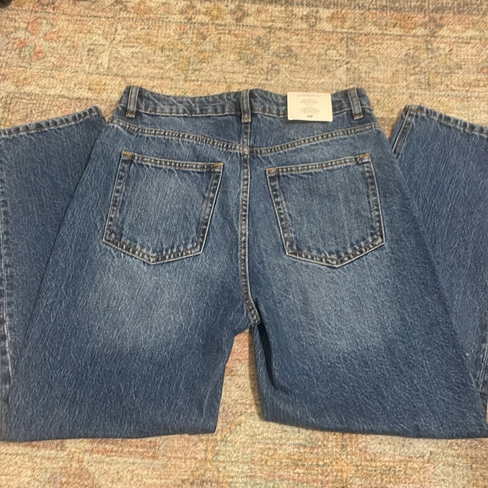 H&M Mom Jeans, Regular Waist, Size 6, New with Tags - Picture 4 of 5
